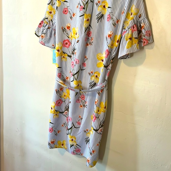 Button-up floral dress, flutter sleeves, tie-waist, collar, NWT, CeCe size 8 - Picture 3 of 9